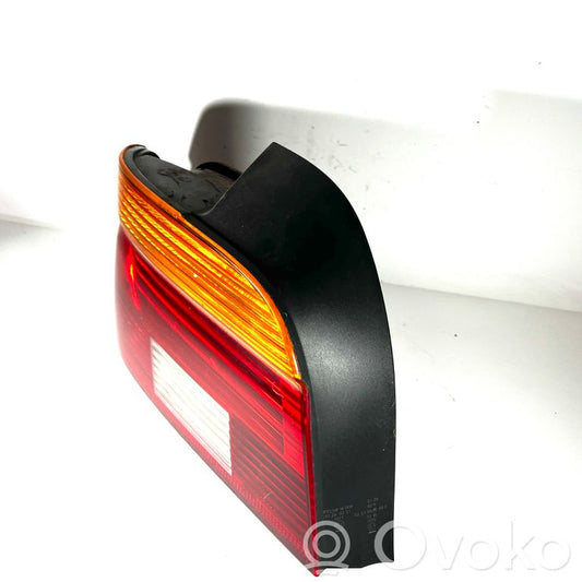 Задний фонарь в кузове