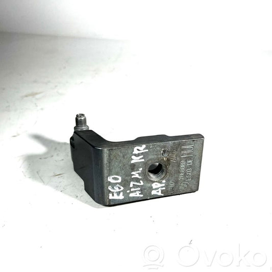 Задний нижний шарнир