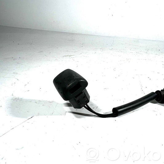 Mazgāšanas šķidruma smidzinātājs (-i) priekšējam logam