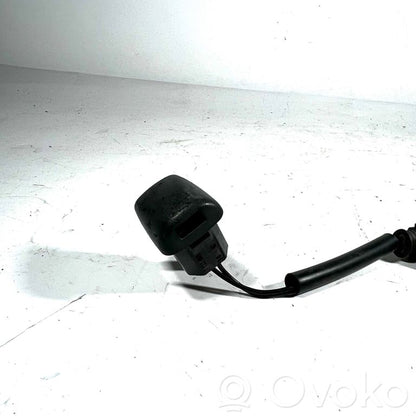 Mazgāšanas šķidruma smidzinātājs (-i) priekšējam logam