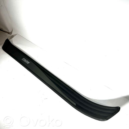 Priekšējā sliekšņa dekoratīvā apdare (iekšējā)