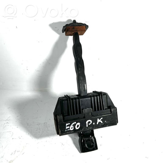 Durvju atvēruma ierobežotājs