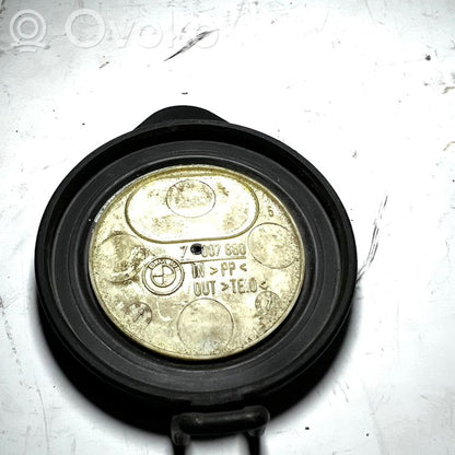 Logu šķidruma tvertnes aizpildīšanas caurule