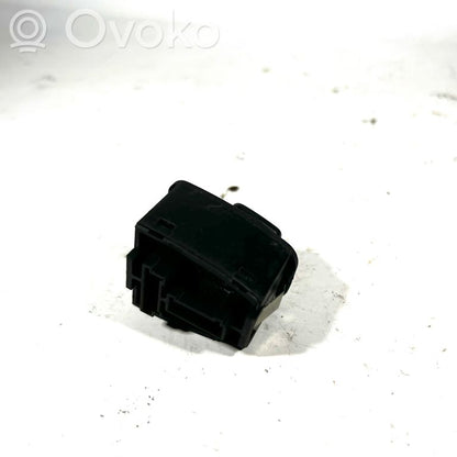 Sānu spoguļu slēdzis