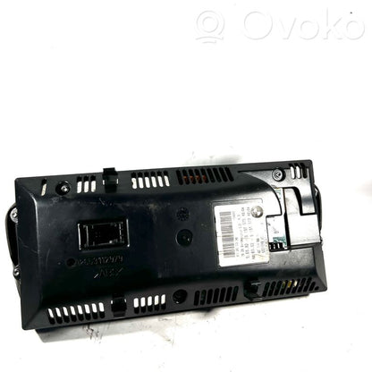 Ekrāns / displejs / mazais ekrāns