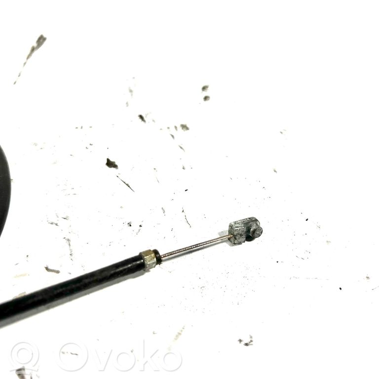 Dzinēja pārsega slēdzenes trosīte