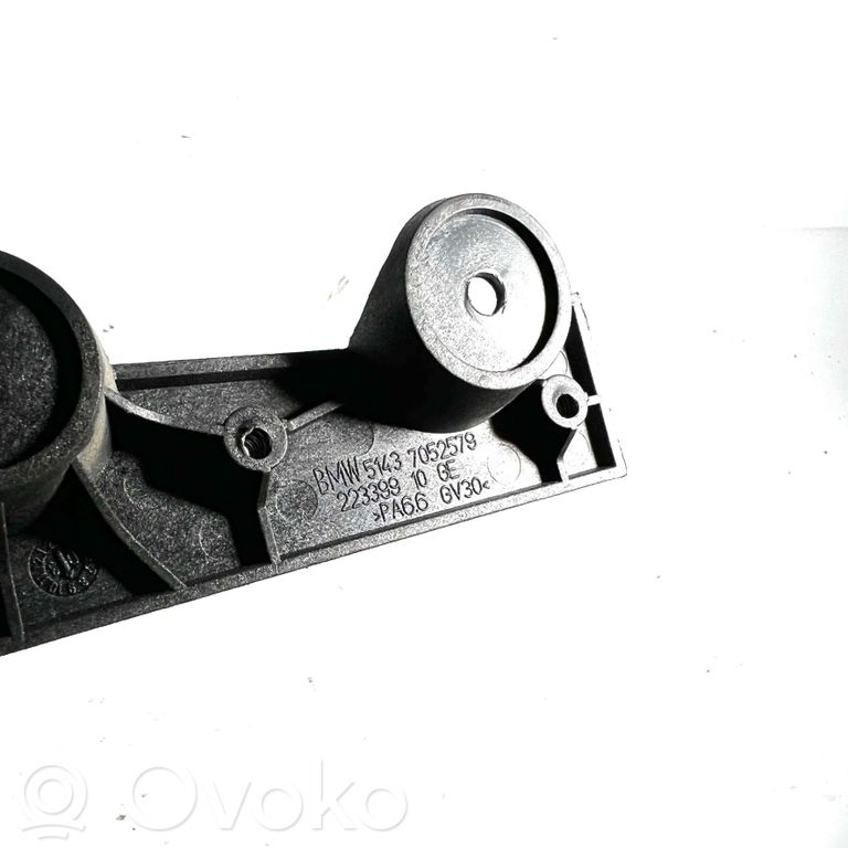 Ручка открывания капота двигателя