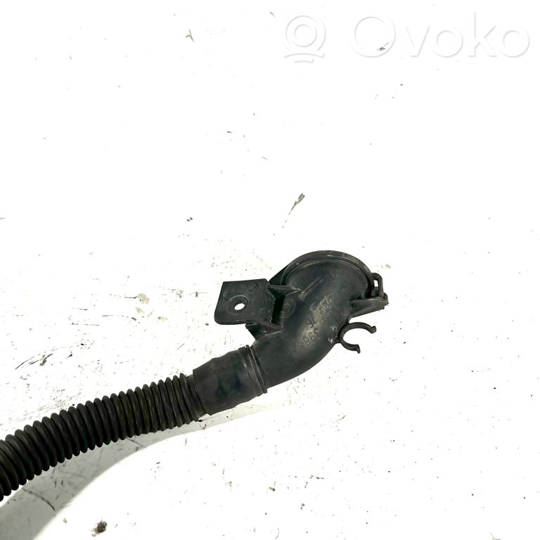 Window fluid reservoir filler pipe