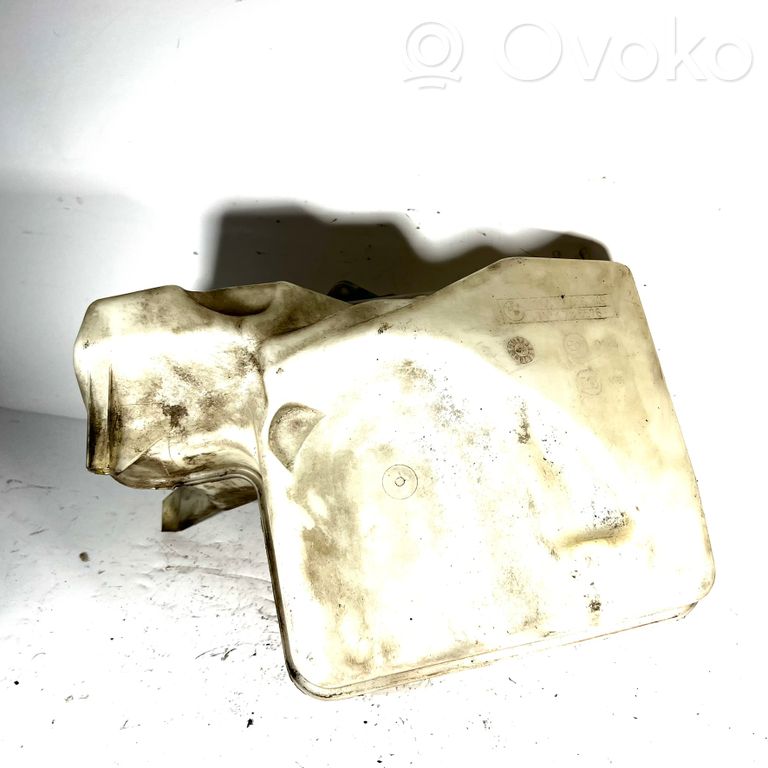 Logu šķidruma tvertne