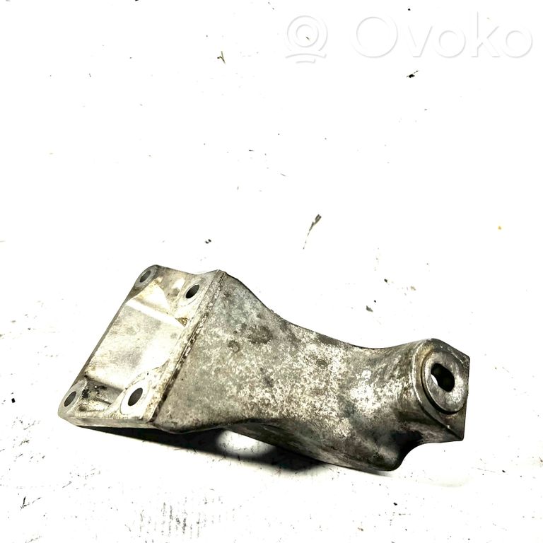 Dzinēja nostiprināšanas stiprinājums-kronšteins