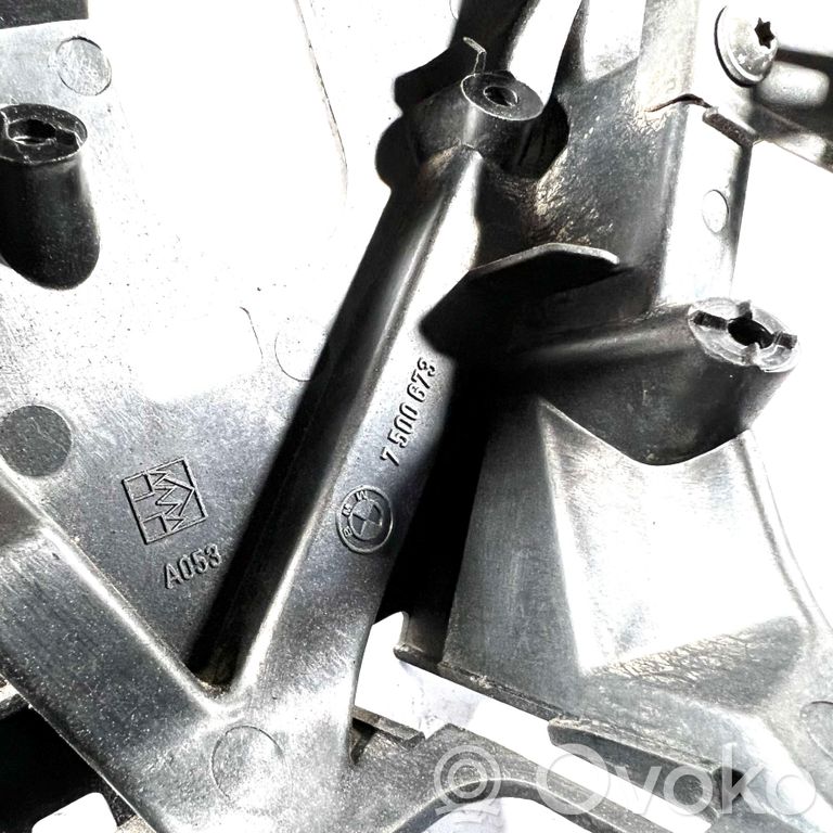 Cita veida dzinēja nodalījuma detaļa