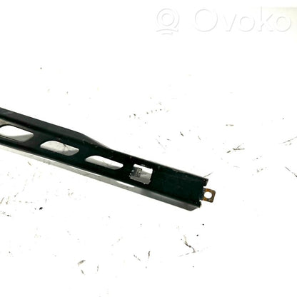 Priekšējā loga tīrītāja kājiņa