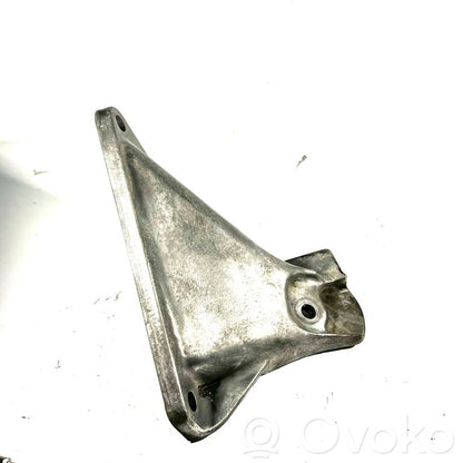 Dzinēja nostiprināšanas stiprinājums-kronšteins