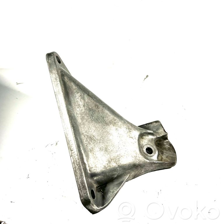 Dzinēja nostiprināšanas stiprinājums-kronšteins