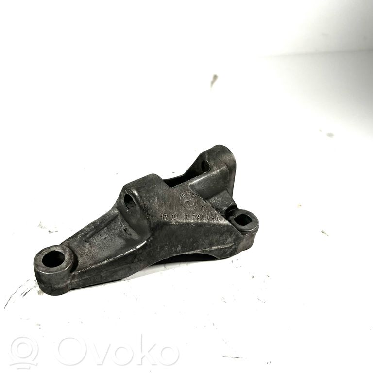 Крепление генератора