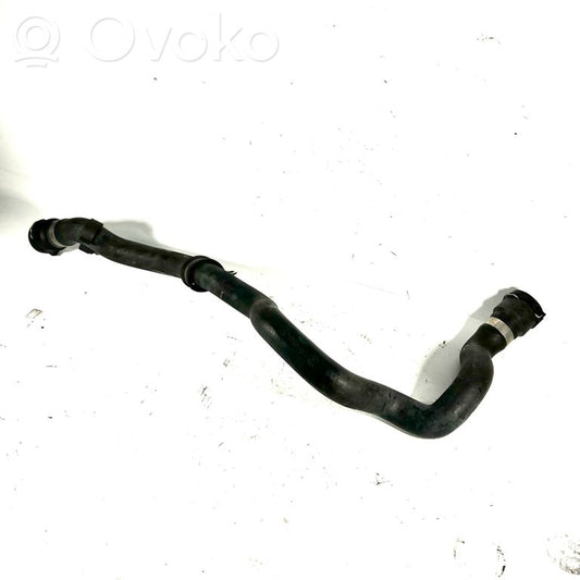 Caurulīte (-es) / šļūtene (-es)