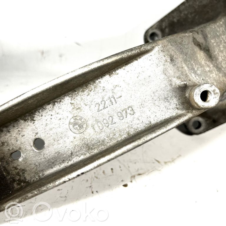 Dzinēja nostiprināšanas stiprinājums-kronšteins