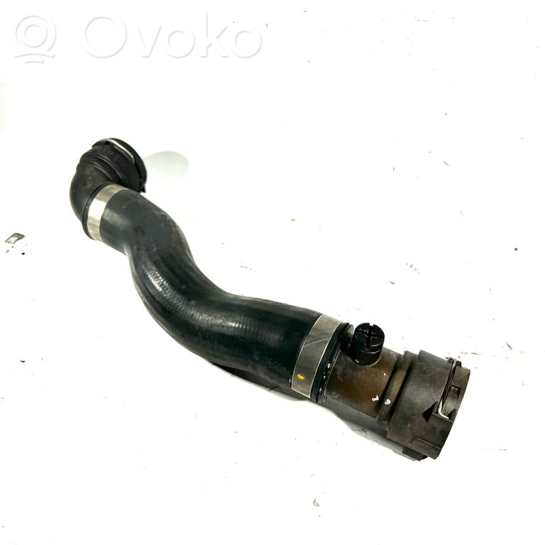 Caurulīte (-es) / šļūtene (-es)