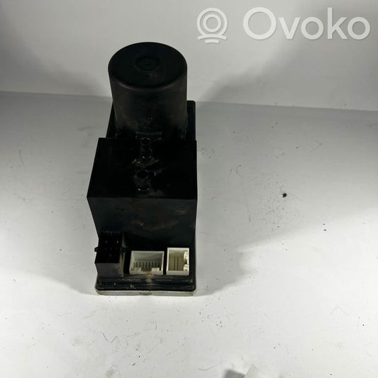 Central locking vacuum pump