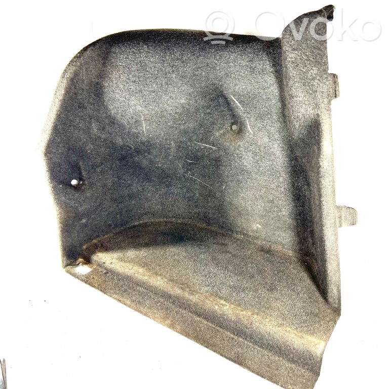 Нижняя панель отделки багажника