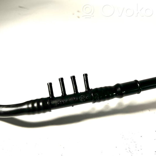 Caurulīte (-es) / šļūtene (-es)