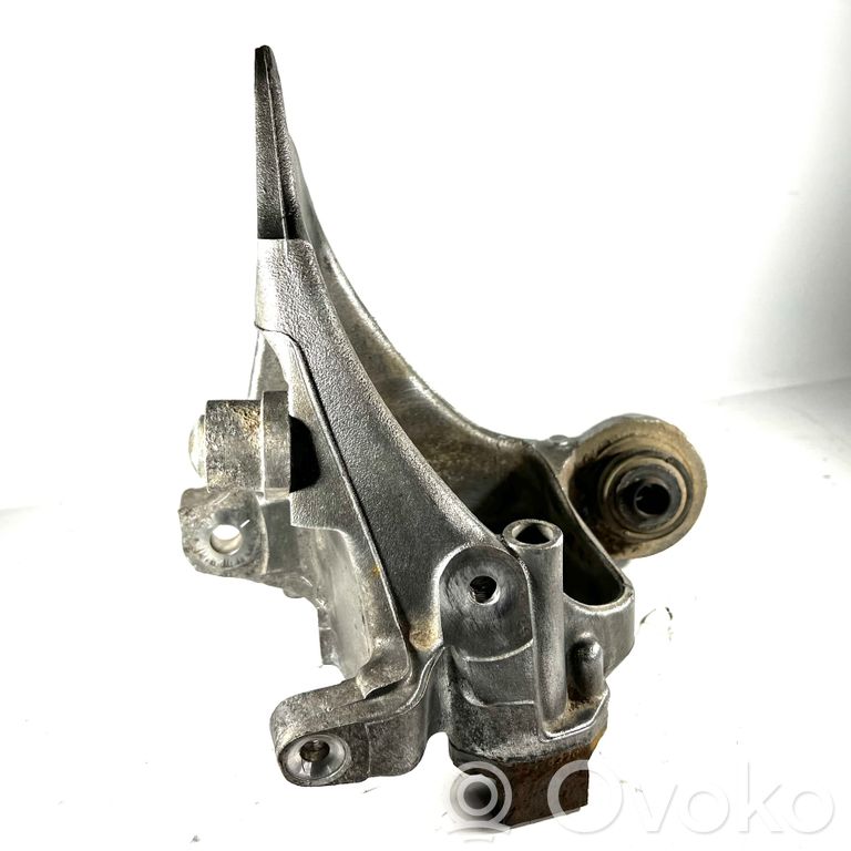 Aizmugurē riteņa rumbas vārpstas šarnīrs (stupica, capfa)