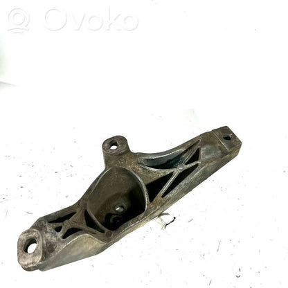 Dzinēja nostiprināšanas stiprinājums-kronšteins