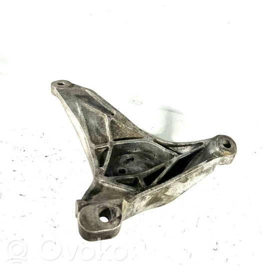 Dzinēja nostiprināšanas stiprinājums-kronšteins