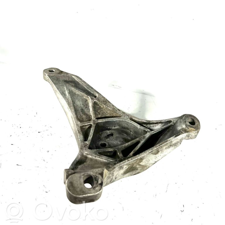 Dzinēja nostiprināšanas stiprinājums-kronšteins