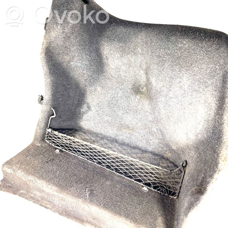 Bagāžnieka sānu apakšējās apdares panelis