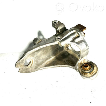 Aizmugurē riteņa rumbas vārpstas šarnīrs (stupica, capfa)