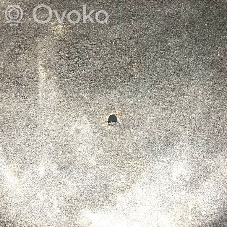 Rezerves riteņa nodalījuma dekoratīvā apdare