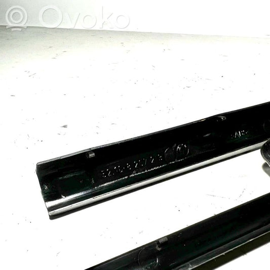 Priekšējā vadītāja sēdekļa sliedītes dekoratīvā apdare