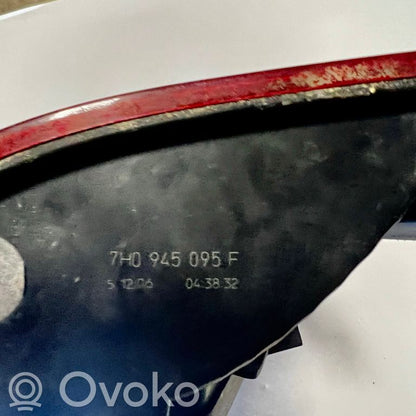 Задний фонарь в кузове