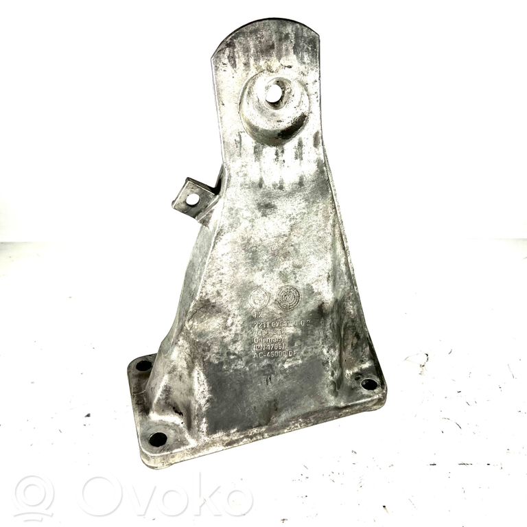 Dzinēja nostiprināšanas stiprinājums-kronšteins