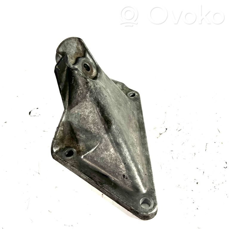 Dzinēja nostiprināšanas stiprinājums-kronšteins