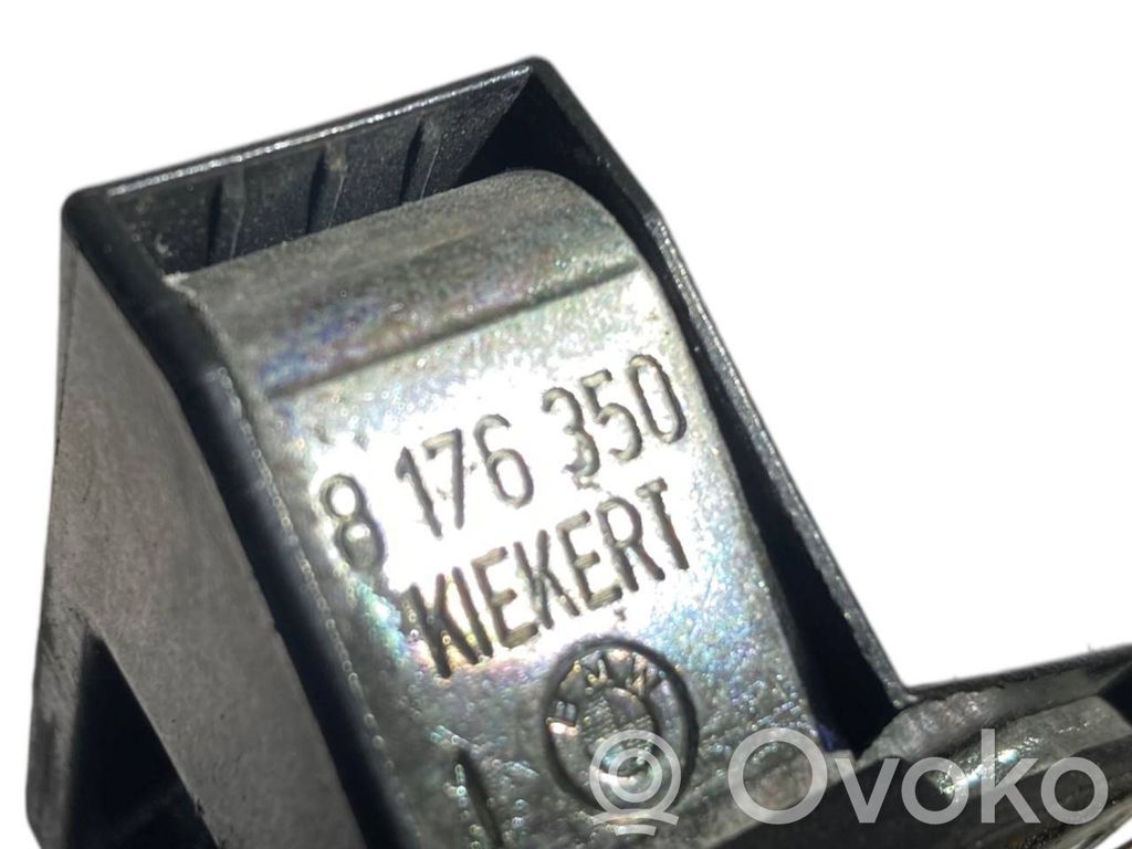 Aizmugurē slēdzenes cilpa