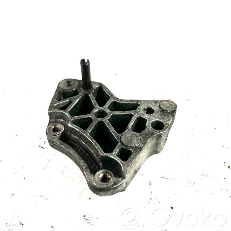 Stūres pastiprinātāja sūkņa stiprinājums