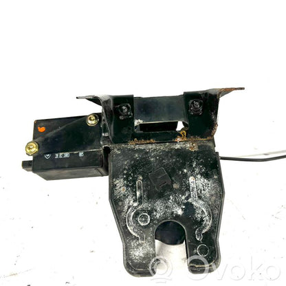 Замок задней крышки