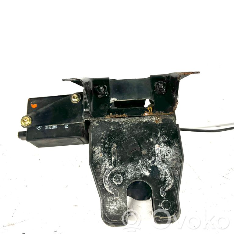 Замок задней крышки