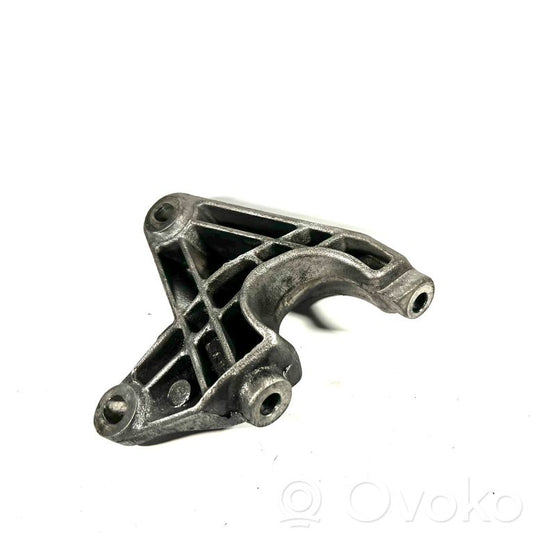 Крепление насоса гидроусилителя руля