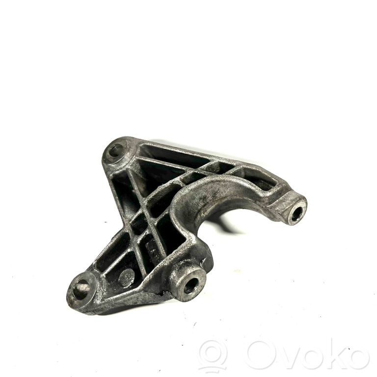 Stūres pastiprinātāja sūkņa stiprinājums