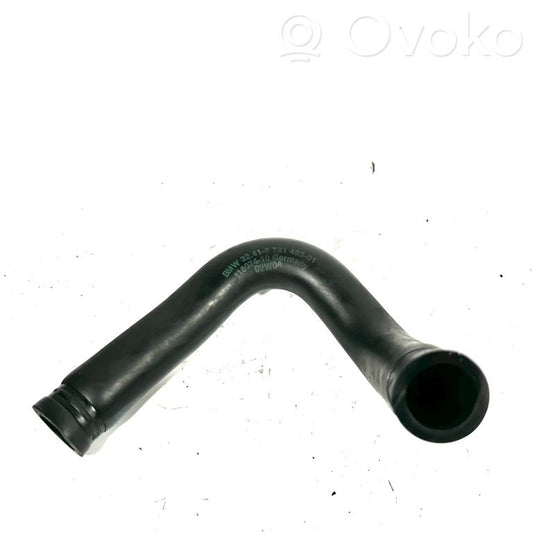 Caurulīte (-es) / šļūtene (-es)