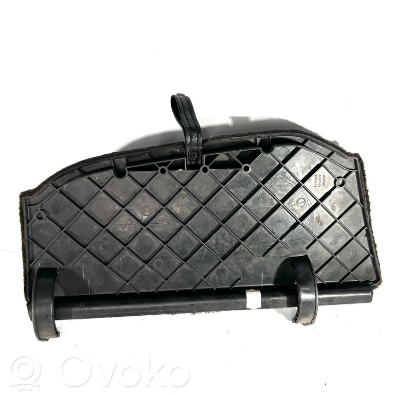 Cita veida bagāžnieka dekoratīvās apdares detaļa