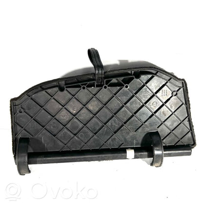 Cita veida bagāžnieka dekoratīvās apdares detaļa