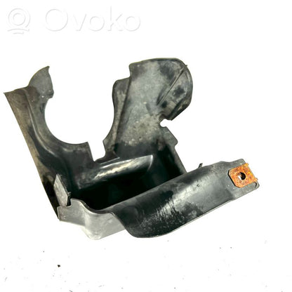 Под защитой двигателя (спереди)