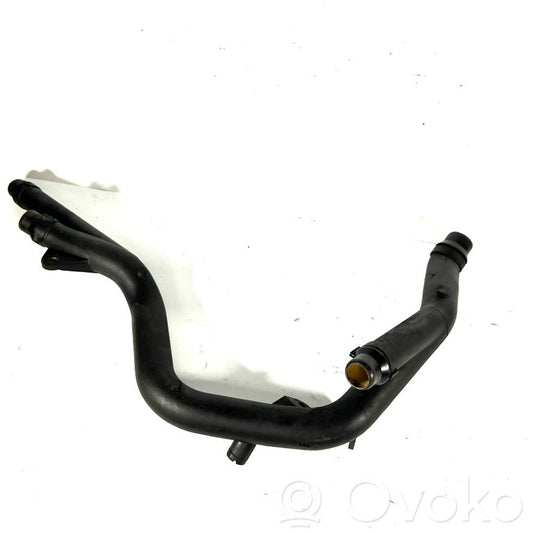 Caurulīte (-es) / šļūtene (-es)