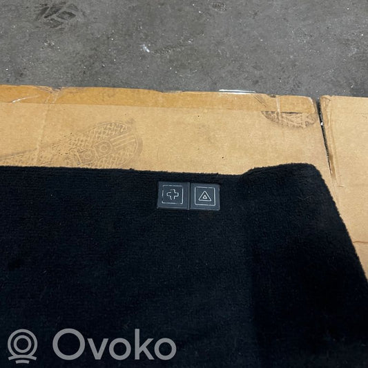 Нижняя панель отделки багажника