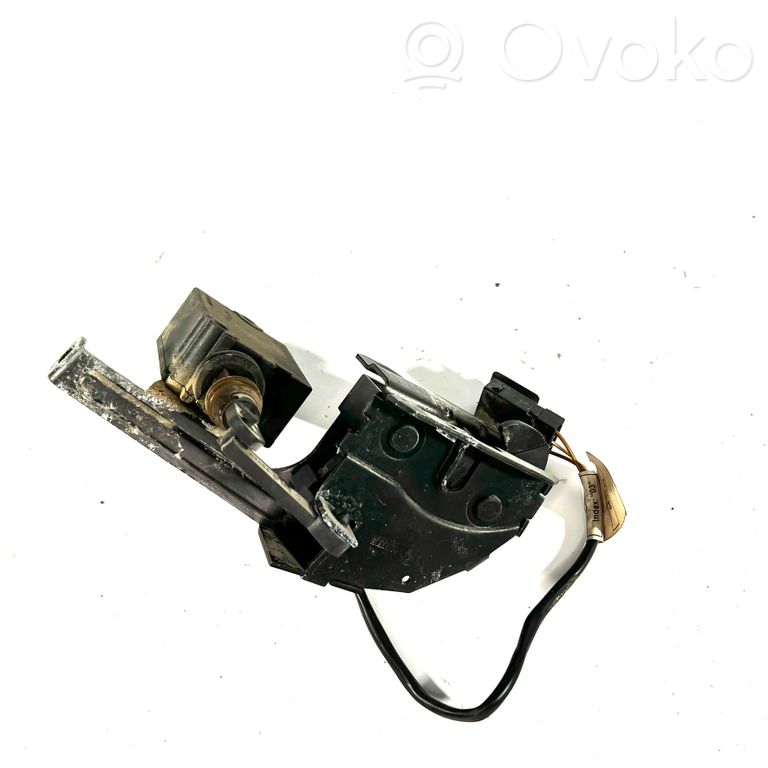 Slēdzene aizmugurējam logam