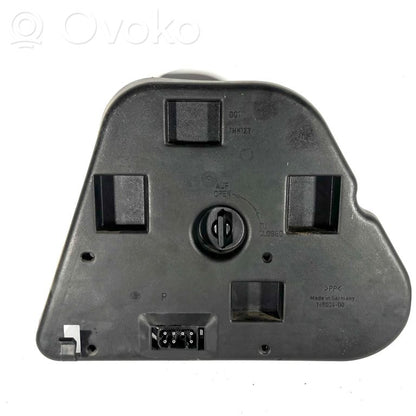 Aizmugures spuldzes vāka turētājs